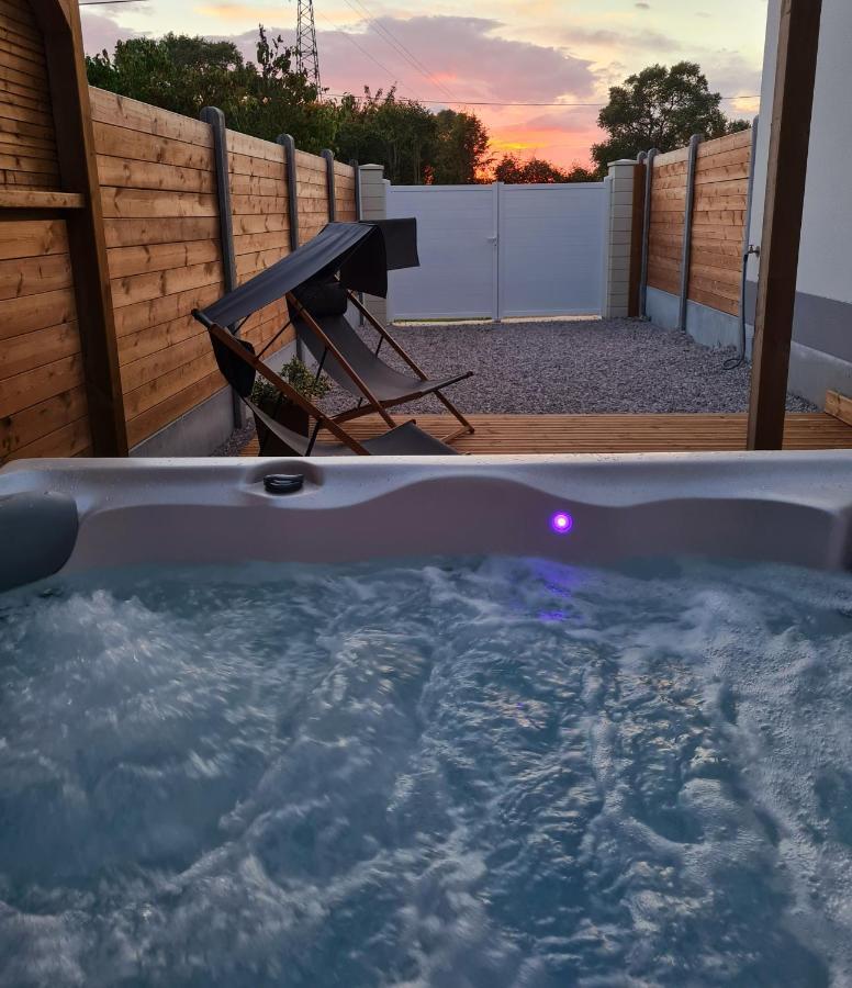 A Fleur De Spa : Maison Chaleureuse Avec Spa Privatif Et Billard. Coulogne Exterior foto